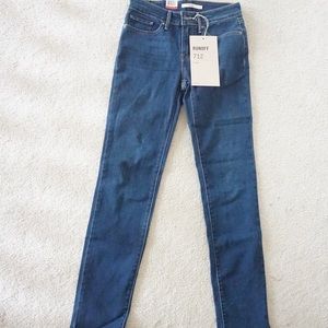 Women’s Levi slim fit jeans